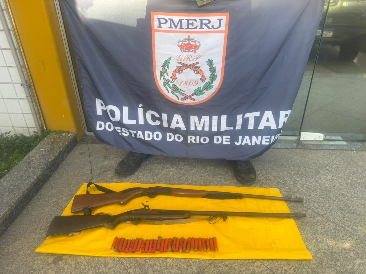 Espingardas são apreendidas em Macaé, após 3º BPAm receber denúncia do Linha Verde 